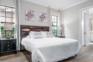 5 habitaciones, tabla de planchar con plancha, wifi y ropa de cama 