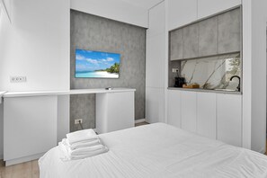 Comfort Room, City View | Free WiFi - Small & Chic Studio (Bucharest)