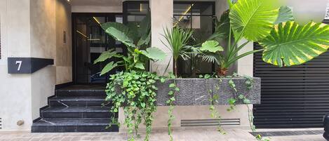 تفاصيل الفندق من الخارج