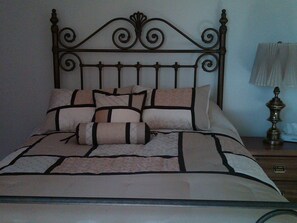 4 bedrooms, WiFi, bed sheets