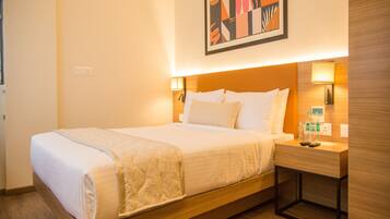 Business Room | Egyptian cotton sheets, premium bedding, desk, laptop workspace