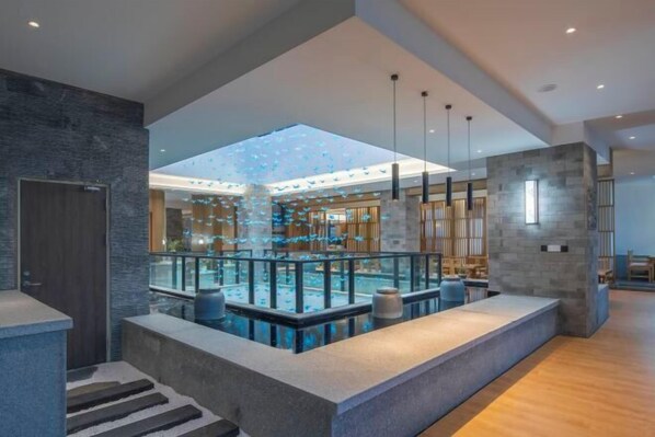 Indoor pool - Manyuegu Holiday Hotel (Xiangyun)