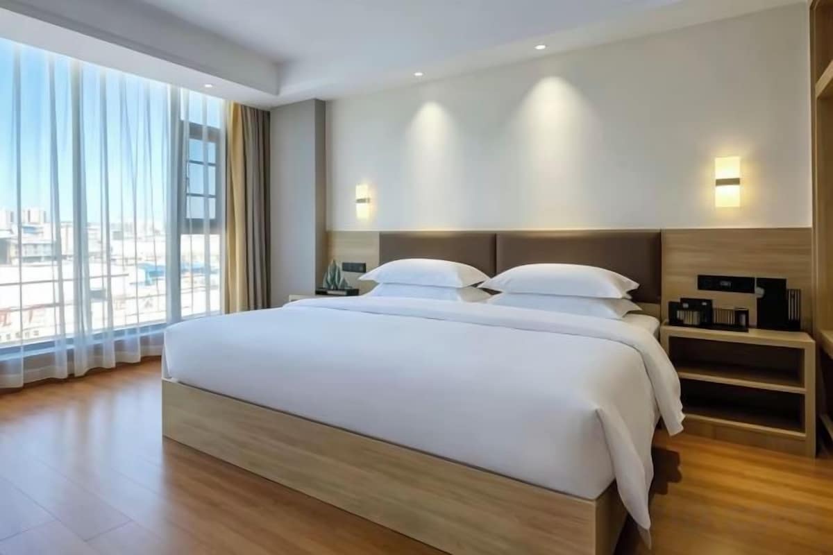 Cozy Two-Bedroom Family Suite with Central Air Conditioning + Bathroom Wet-Dry Separation + Laundry Detergent