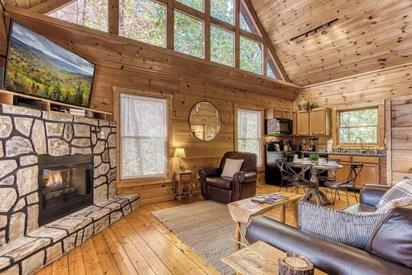 Smart TV, fireplace - Whispering Pines by Beyond Expectations: Dog Friendly w/ Hot Tub & Fireplace (Sevierville)