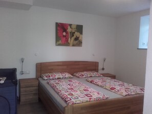 1 Schlafzimmer, Bügeleisen/Bügelbrett, Reisekinderbett, kostenloses WLAN