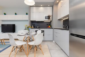 Fridge, microwave, oven, stovetop - Sokolowska 11 | Modern Apartment | Balcony (Warszawa)