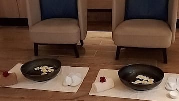 Salas de tratamiento para parejas y tina de hidromasaje