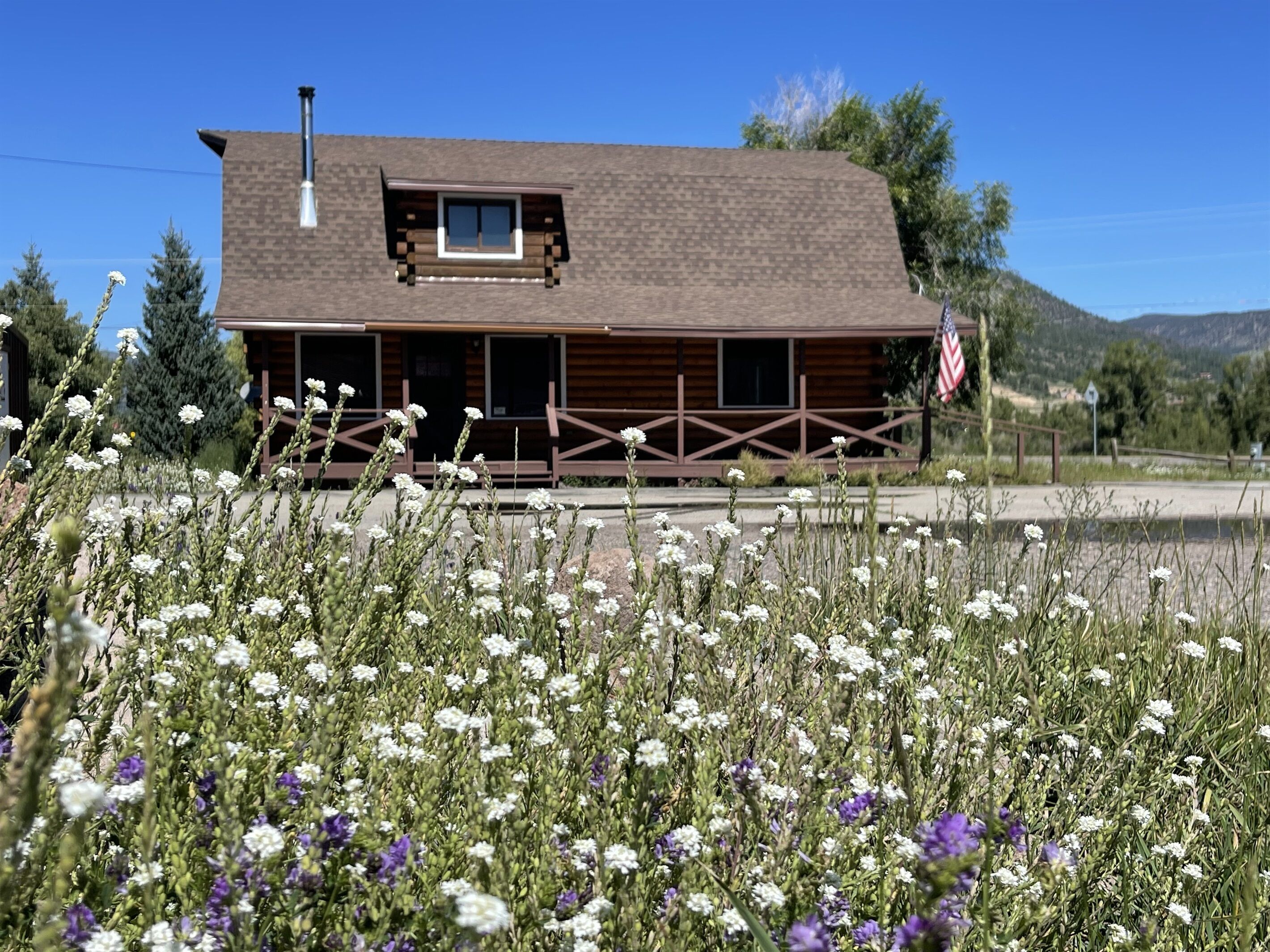 Sleeps 10.  3 master suites! Next to the park! Great for families
