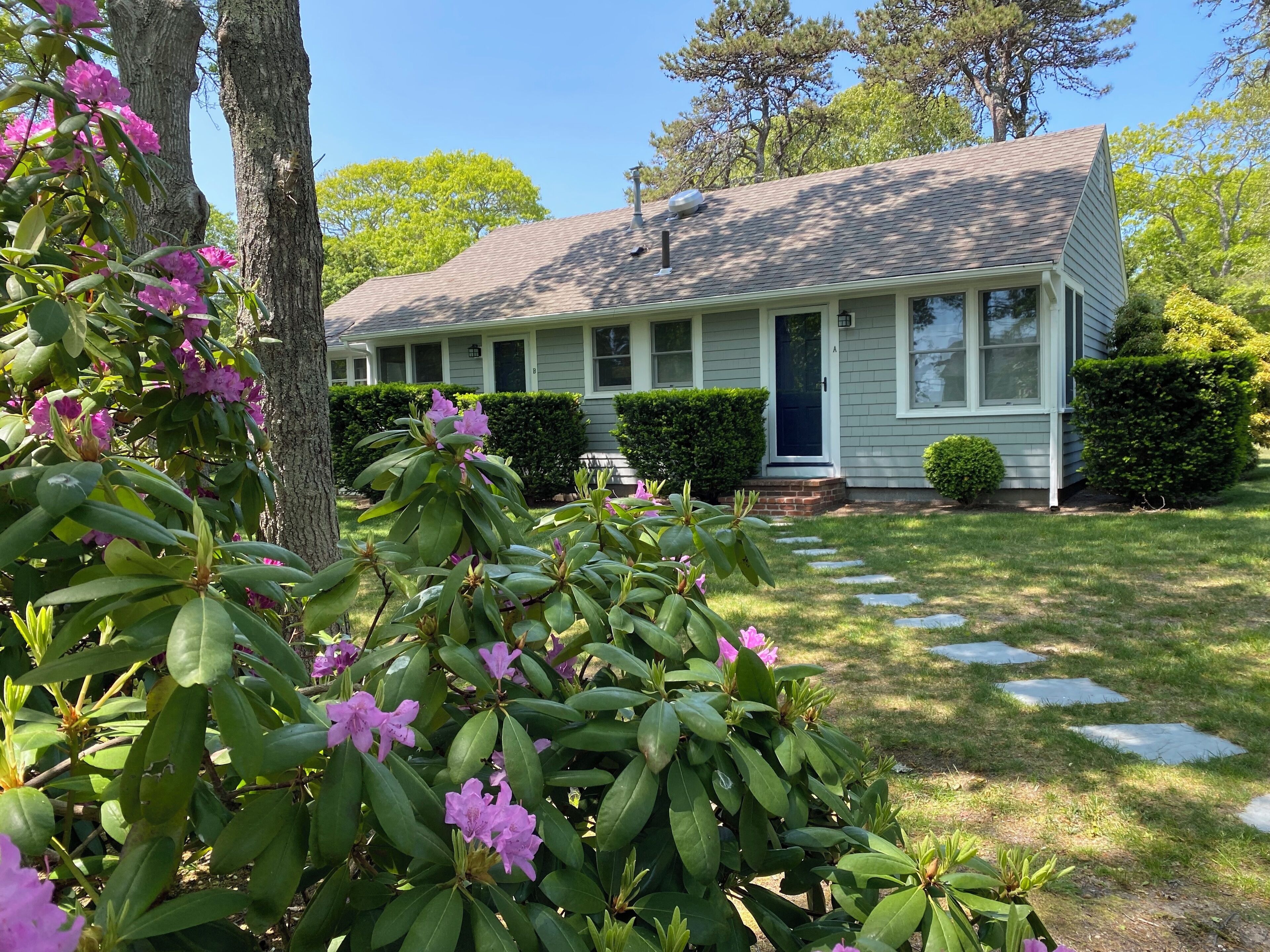 New adorable one bedroom, one bath apartment unit. Private neighborhood beach, great location. Beach pass included.