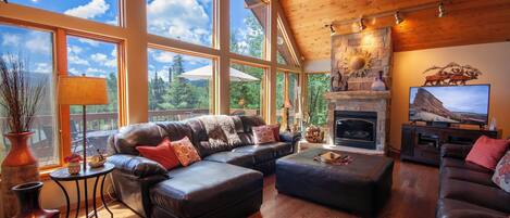 独立别墅, 多张床, 热水浴缸, 山景 | 起居区 | 壁炉