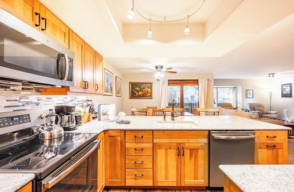 Condo, Multiple Beds, Pool Access, City View | Private kitchen | Fridge, microwave, oven, stovetop