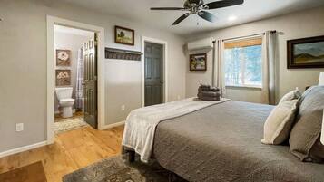 4 bedrooms, desk, iron/ironing board, travel crib