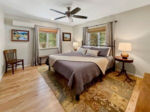 4 habitaciones, escritorio y tabla de planchar con plancha 