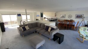 Televisor intel·ligent, llar de foc, videojocs i reproductor de DVD 