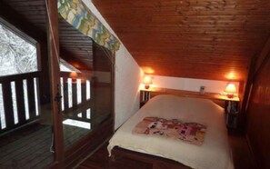 4 bedrooms, desk, WiFi