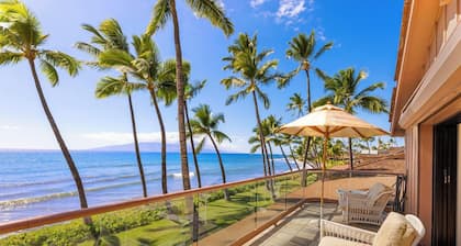 Spectacular, Oceanfront 3 bedroom + den, AC, pool, sleeps 7.