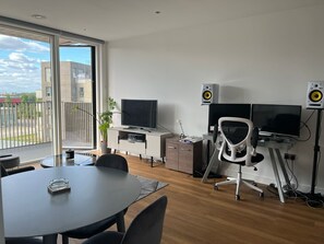 Interior - Modern 1-bedroom apartment in Docklands (London)