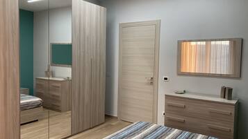 2 camere, ferro/asse da stiro, Wi-Fi gratuito