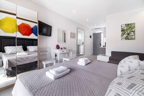 1 bedroom, iron/ironing board, free WiFi, bed sheets - Studio Apartment "King 2" with Sea View, Shared Pool & Wi-Fi (Leykada)