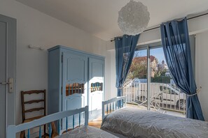 2 slaapkamers, een strijkplank/strijkijzer, gratis wifi