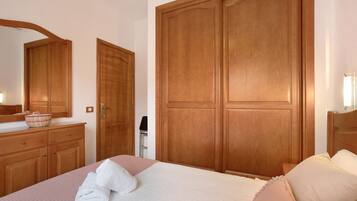 2 chambres, fer et planche Ă repasser, Wi-Fi gratuit, draps fournis