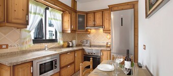 Vacation Home 'Casa Nanda' with Sea View, Private Terrace & Wi-Fi