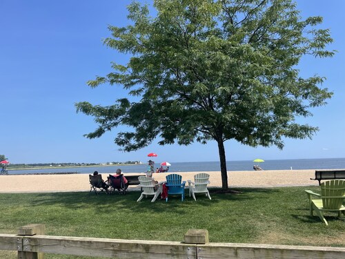 Great location-Shoreline!