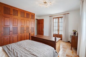 2 habitaciones, tabla de planchar con plancha y wifi gratis 