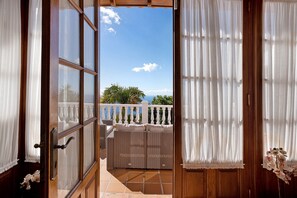Interior - Holiday Home "Casa 1700 Los Quemados" with Sea View, Wi-Fi, Garden & Terrace (Los Quemados)