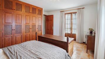 2 makuuhuonetta, silitysrauta/-lauta, ilmainen Wi-Fi, vuodevaatteet