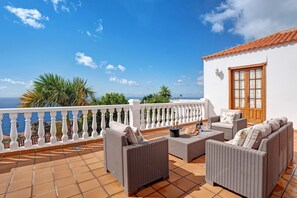 Terrace/patio - Holiday Home "Casa 1700 Los Quemados" with Sea View, Wi-Fi, Garden & Terrace (Los Quemados)