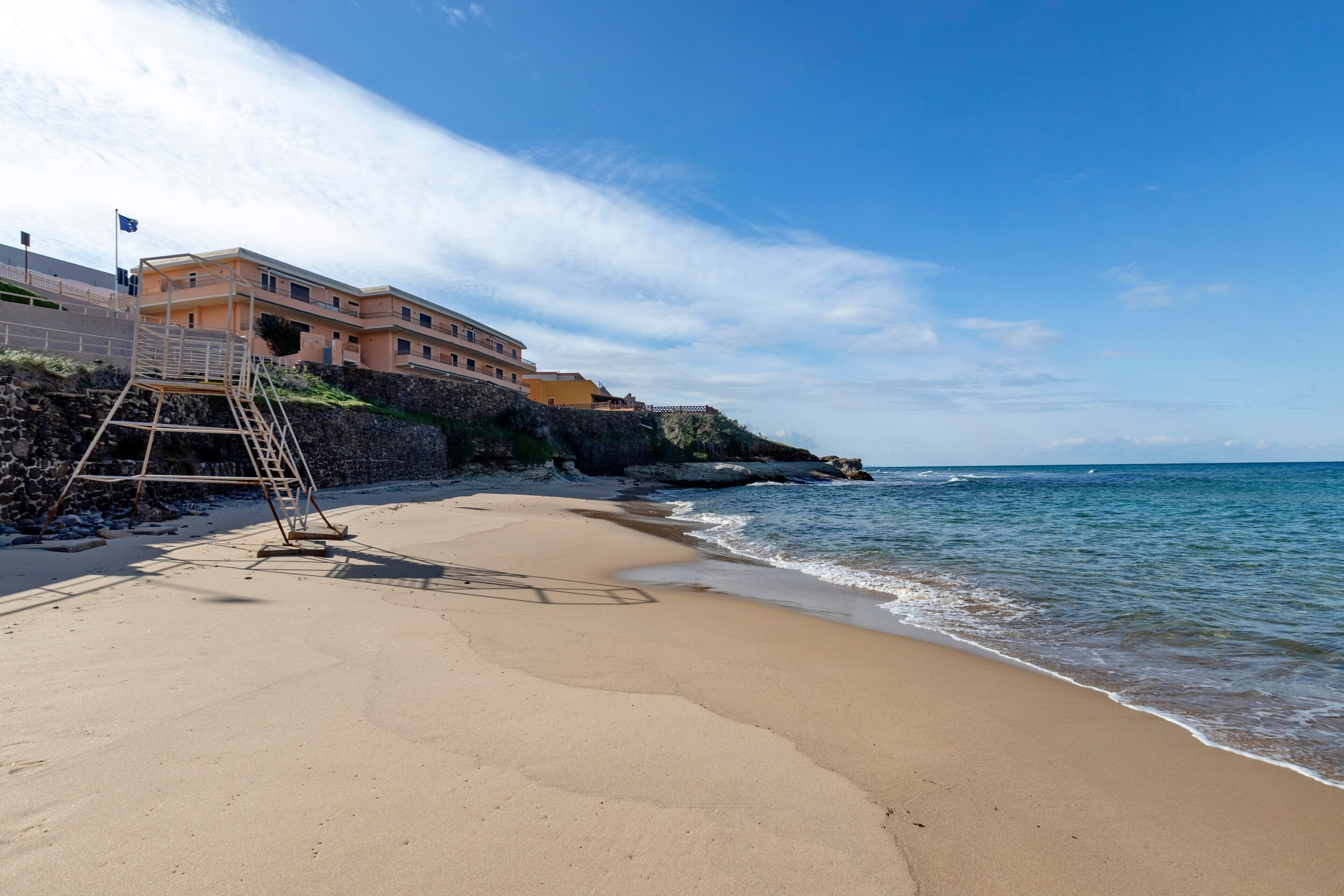 Una spiaggia nelle vicinanze