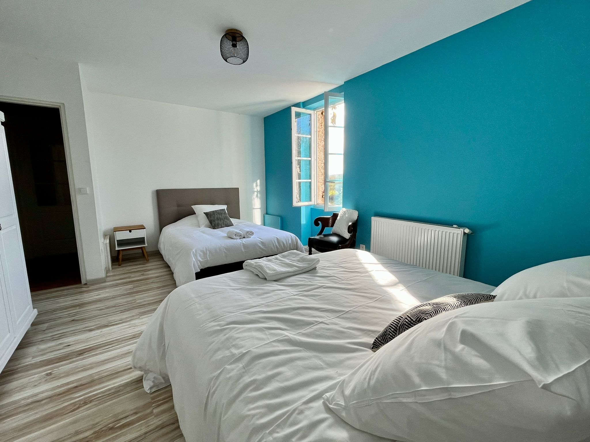 5 bedrooms, iron/ironing board, free WiFi, bed sheets