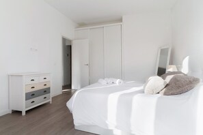 3 bedrooms, iron/ironing board, free WiFi, bed sheets