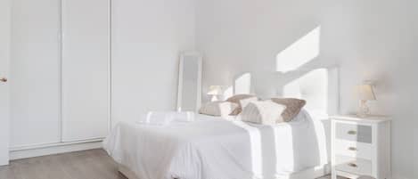 3 bedrooms, iron/ironing board, free WiFi, bed sheets