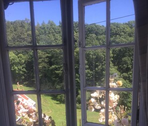 Interior - Sleeps 14-18. Hot tub, games room, woods (Llanrhaeadr ym Mochnant)