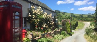 Sleeps 14-18. Hot tub, games room, woods