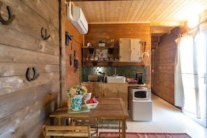 Fridge, microwave, oven, stovetop - Holiday Home "Etna Stables" with Sea View, Whirlpool & Wi-Fi (piedimonte etneo)