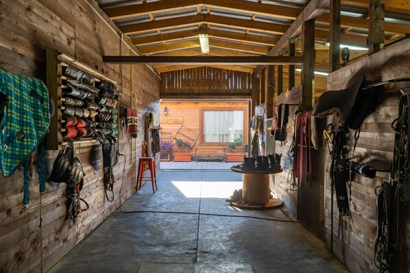 Interior - Holiday Home "Etna Stables" with Sea View, Whirlpool & Wi-Fi (piedimonte etneo)