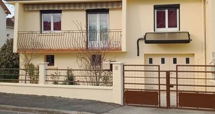 Holiday Home "complète" with Balcony & Wi-Fi