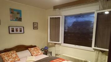 3 slaapkamers, een strijkplank/strijkijzer, gratis wifi, beddengoed
