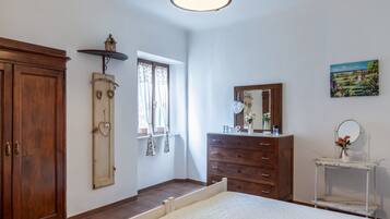 5 slaapkamers, een strijkplank/strijkijzer, gratis wifi, beddengoed