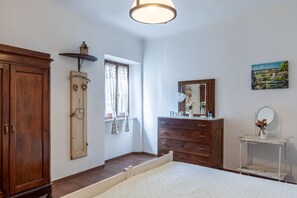 5 makuuhuonetta, silitysrauta/-lauta, ilmainen Wi-Fi, vuodevaatteet