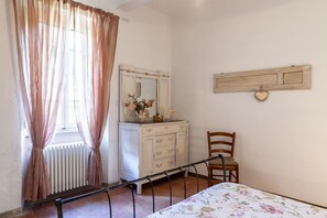 5 bedrooms, iron/ironing board, free WiFi, bed sheets - Holiday Home "Dolce Far Niente" with Mountain View, Garden & Wi-Fi (Sillicagnana)