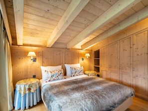 4 bedrooms, iron/ironing board, Internet