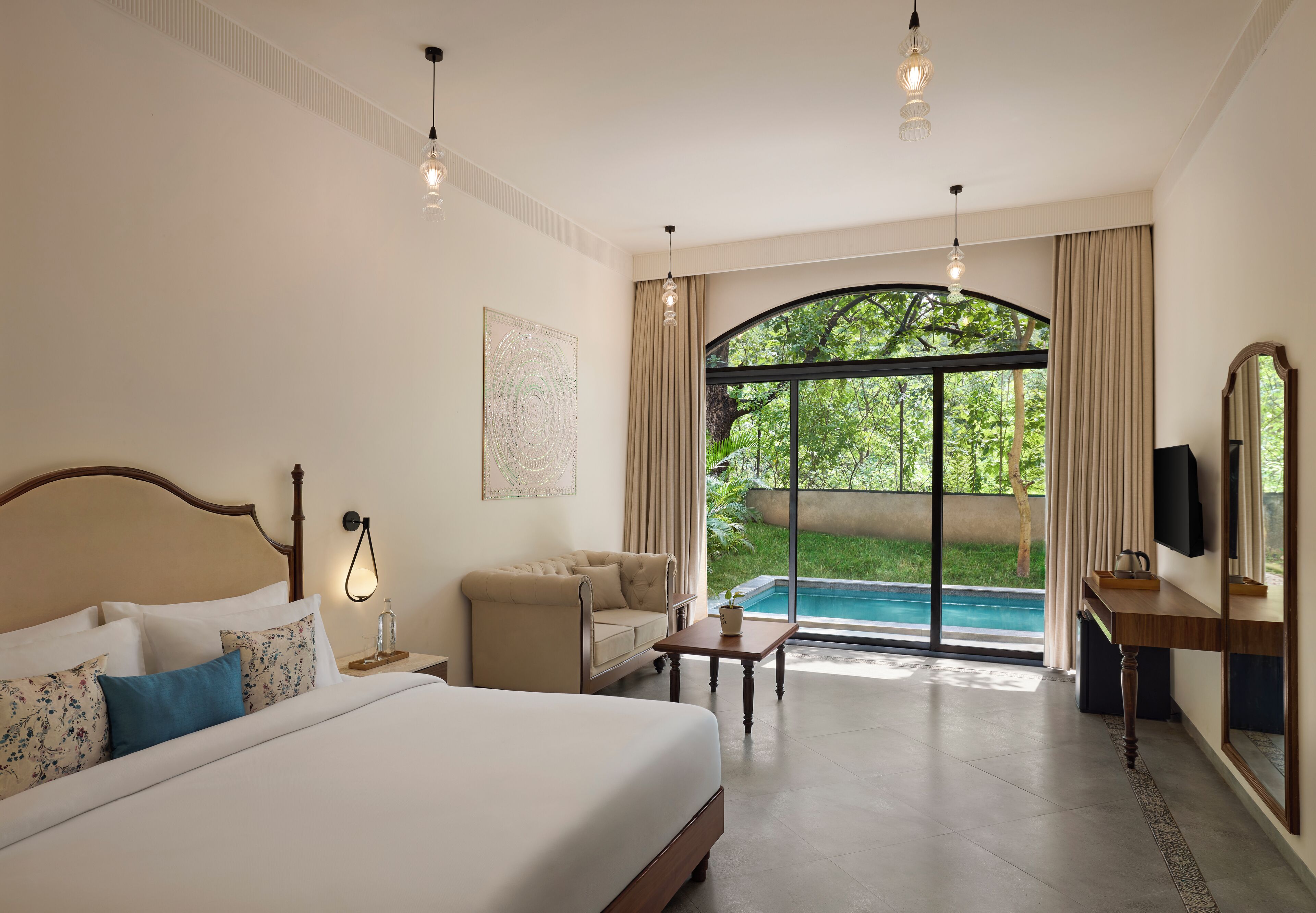 Egyptian cotton sheets, premium bedding, in-room safe, desk