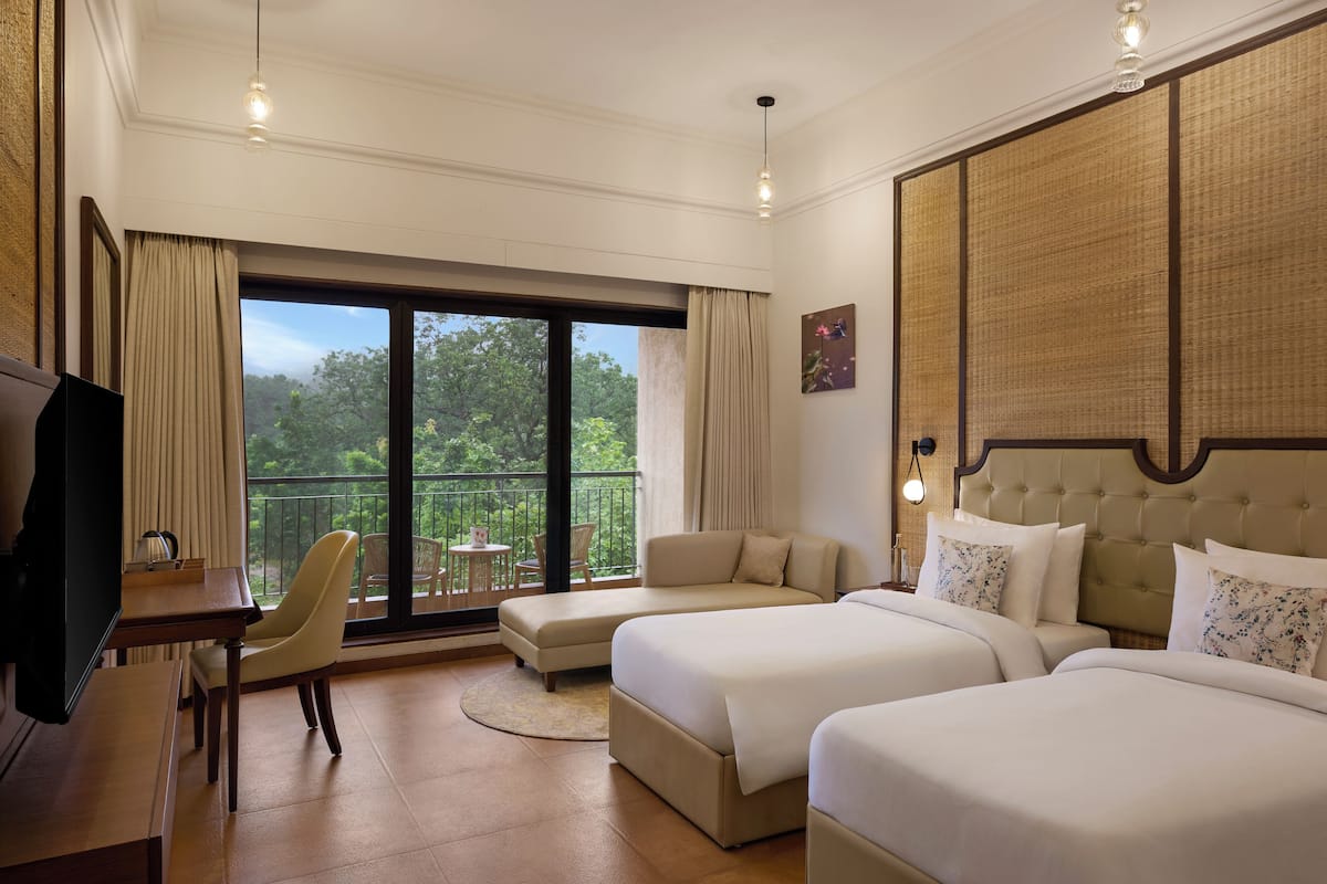 Egyptian cotton sheets, premium bedding, in-room safe, desk