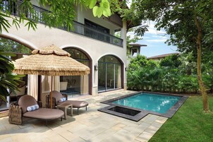 Vila clássica, 3 quartos, sacada, vista para o jardim (Balcony) | Piscina