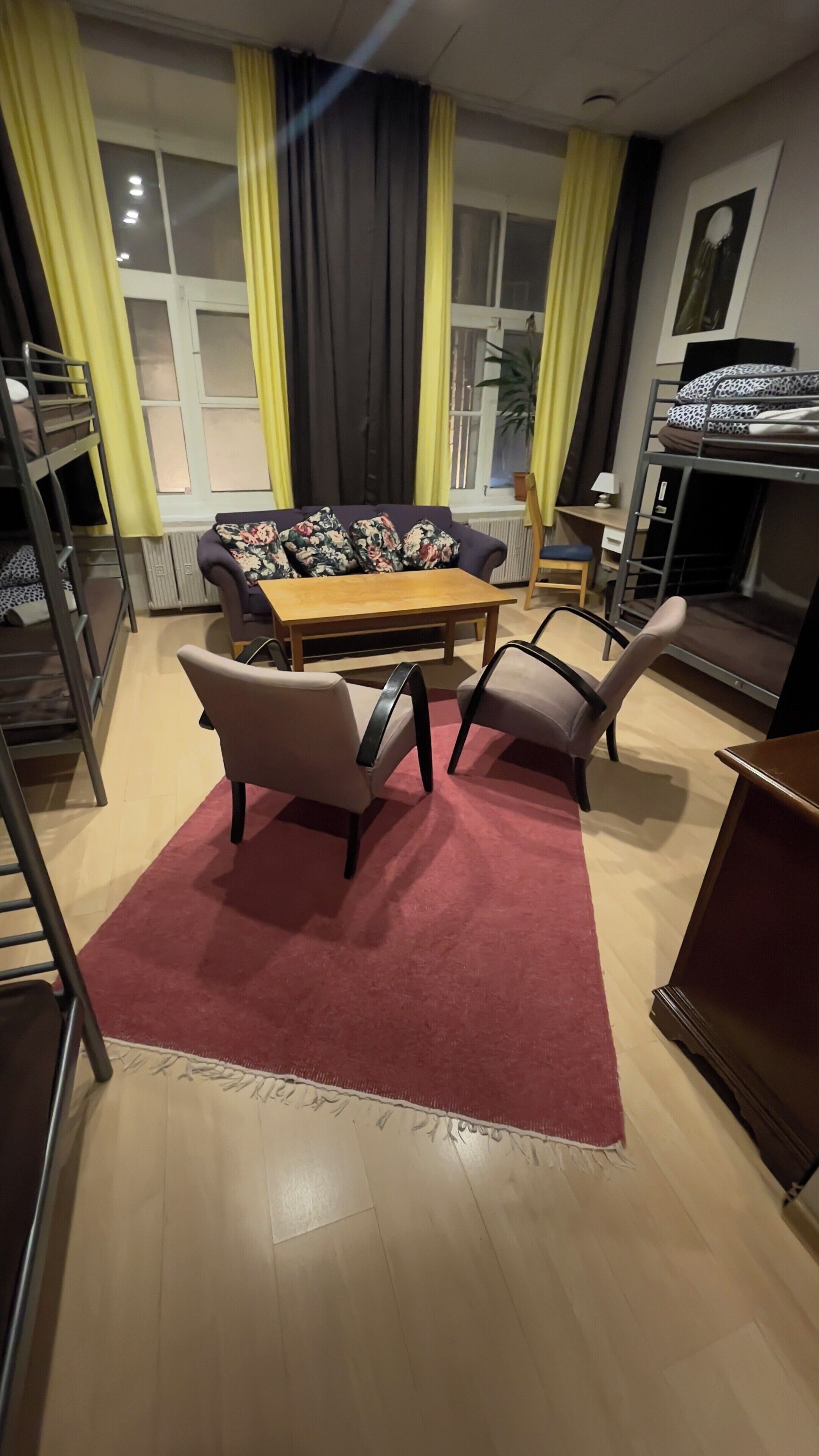Basic Room | Desk