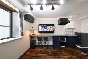 1 chambre, décoration personnalisée, ameublement personnalisé, bureau